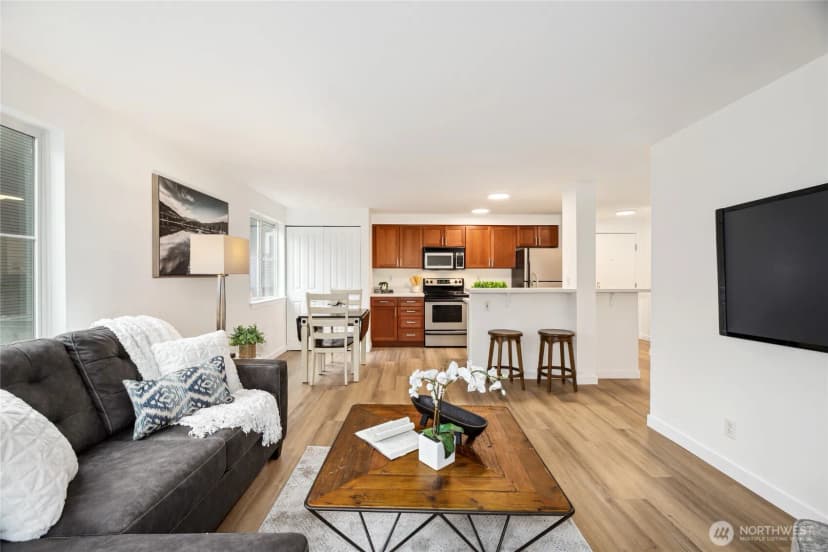 Property photo for 300 10th Avenue #a202, Seattle photo 7