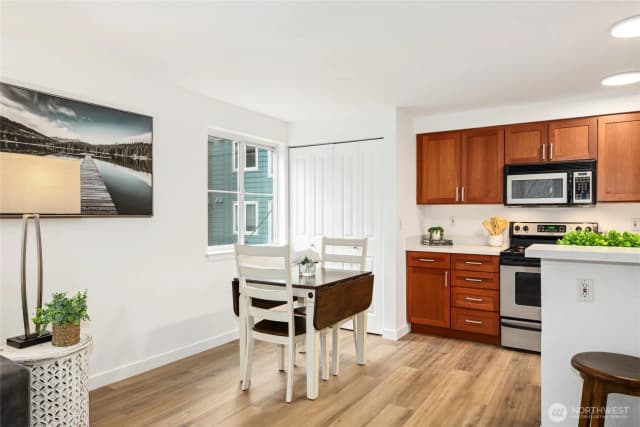 Property photo for 300 10th Avenue #a202, Seattle photo 3