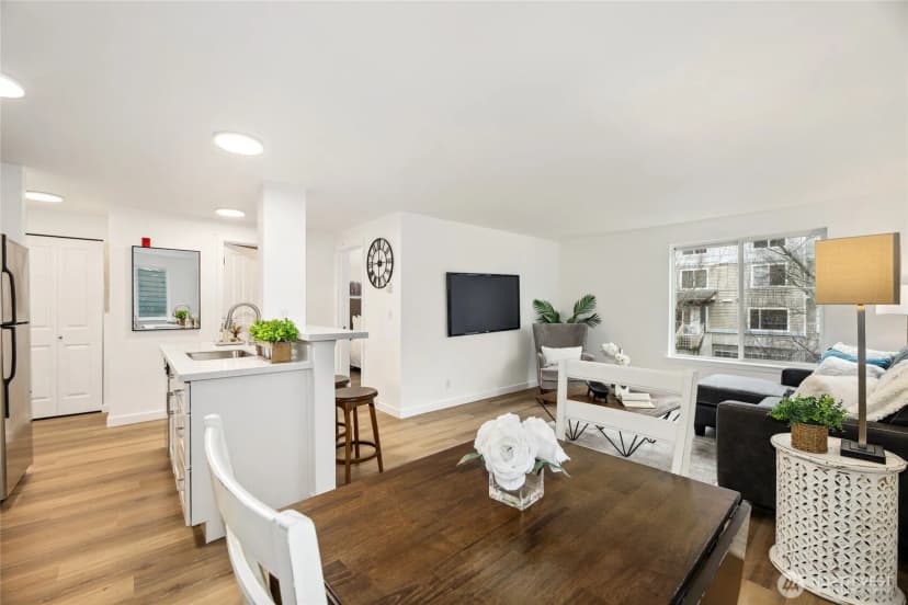 Property photo for 300 10th Avenue #a202, Seattle photo 9