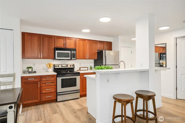 Property photo for 300 10th Avenue #a202, Seattle photo 2