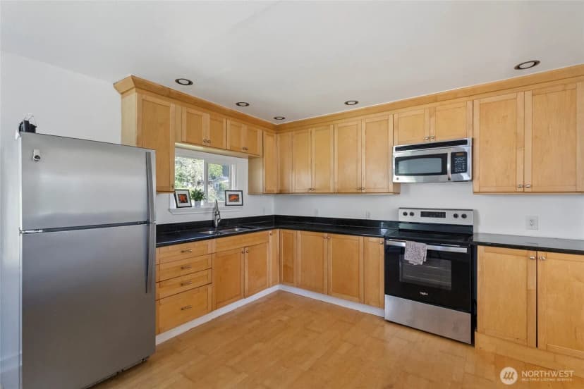 Property photo for 544 Ne Easy Street, Oak Harbor photo 8