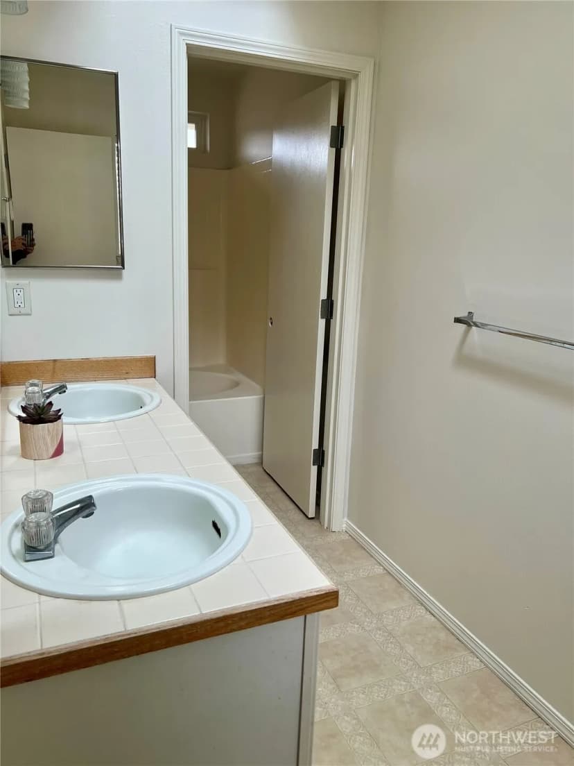 Property photo for 2168 Mcdonald Avenue, Dupont photo 19