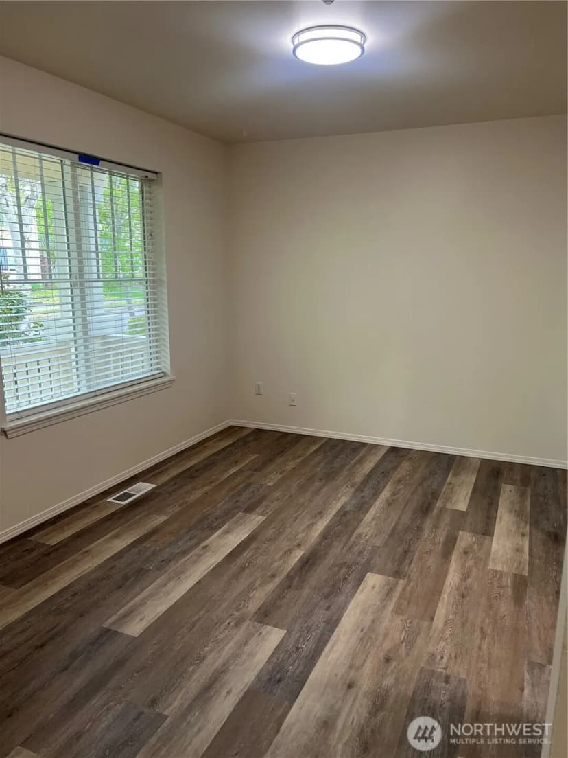 Property photo for 2168 Mcdonald Avenue, Dupont photo 16