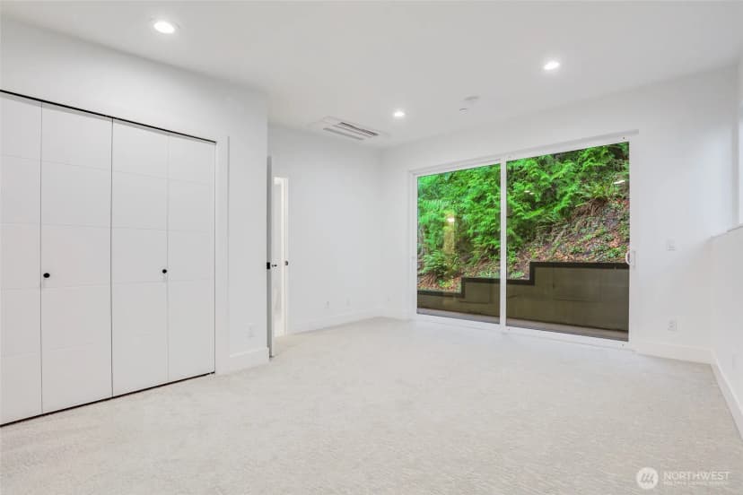 Property photo for 439 W Lake Sammamish Parkway Se, Bellevue photo 14