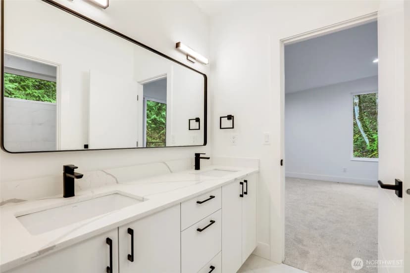 Property photo for 439 W Lake Sammamish Parkway Se, Bellevue photo 13