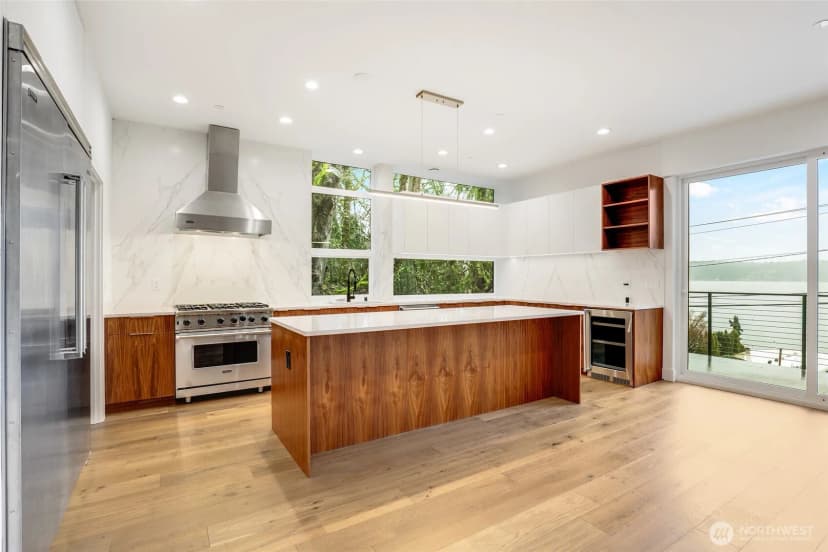 Property photo for 439 W Lake Sammamish Parkway Se, Bellevue photo 5