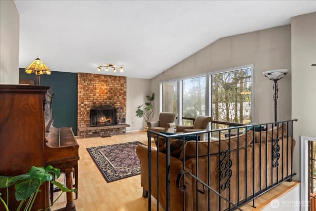 Property photo for 18421 Larch Way, Lynnwood photo 4