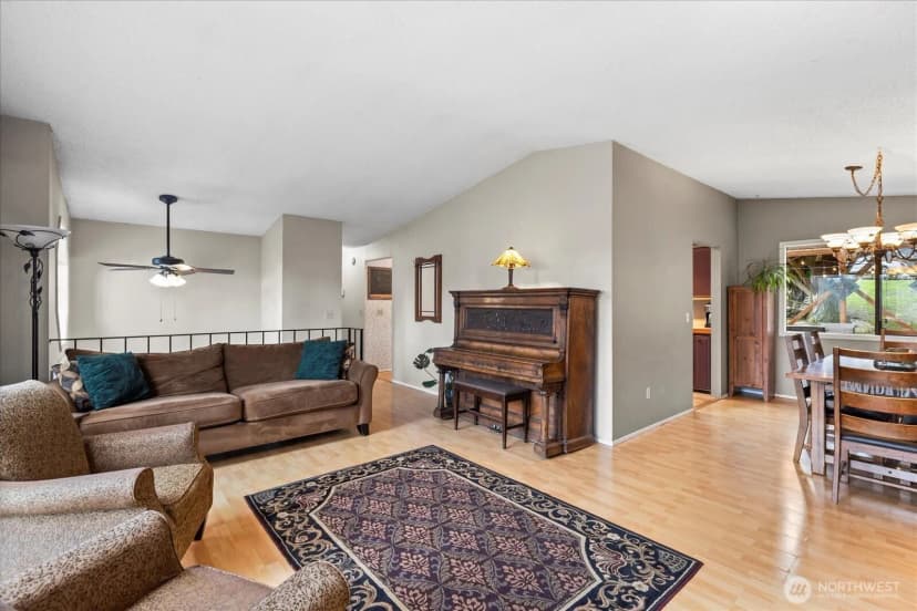 Property photo for 18421 Larch Way, Lynnwood photo 7