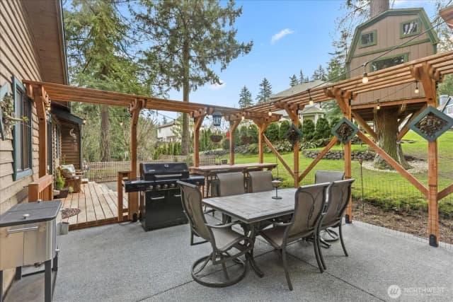 Property photo for 18421 Larch Way, Lynnwood photo 3