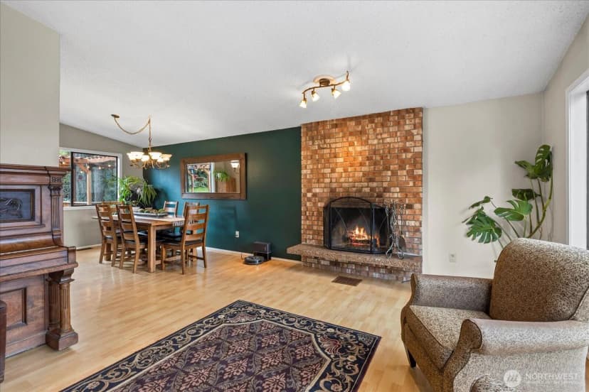 Property photo for 18421 Larch Way, Lynnwood photo 6