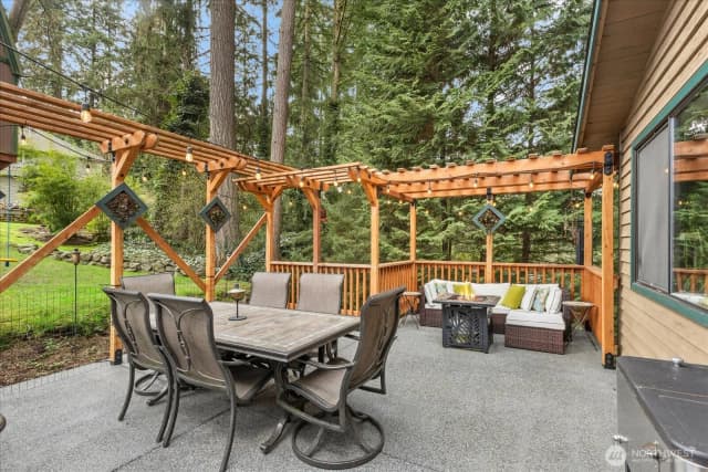Property photo for 18421 Larch Way, Lynnwood photo 2