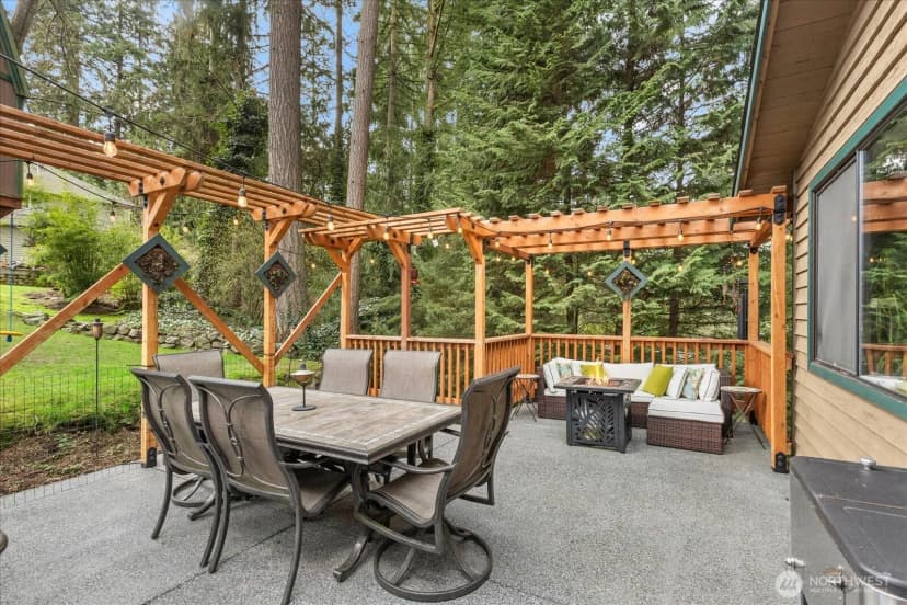 Property photo for 18421 Larch Way, Lynnwood photo 2