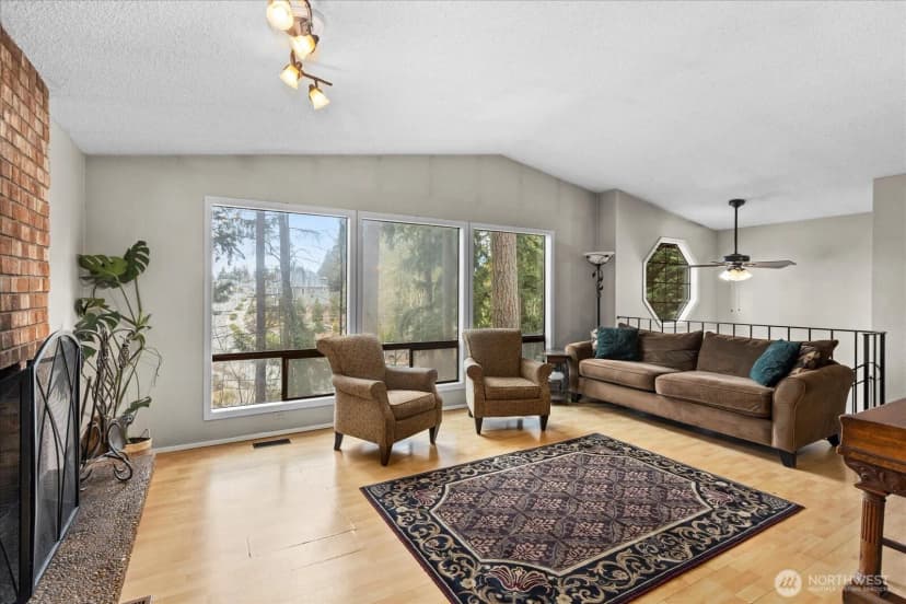 Property photo for 18421 Larch Way, Lynnwood photo 8