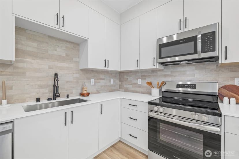 Property photo for 8324 16th Avenue Nw #b, Seattle photo 11