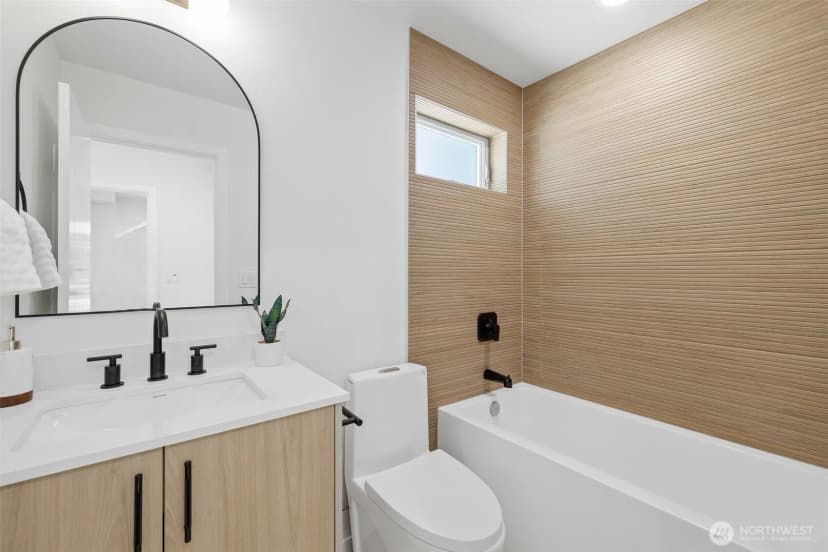 Property photo for 8324 16th Avenue Nw #b, Seattle photo 19