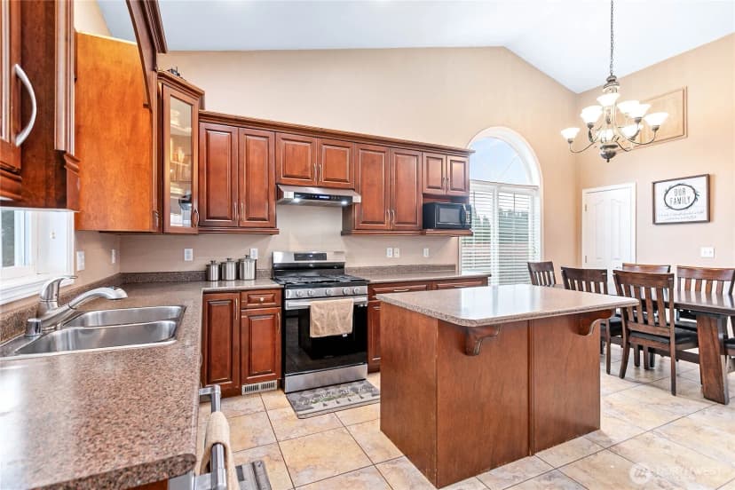 Property photo for 827 Birch Bay Lynden Road, Lynden photo 9
