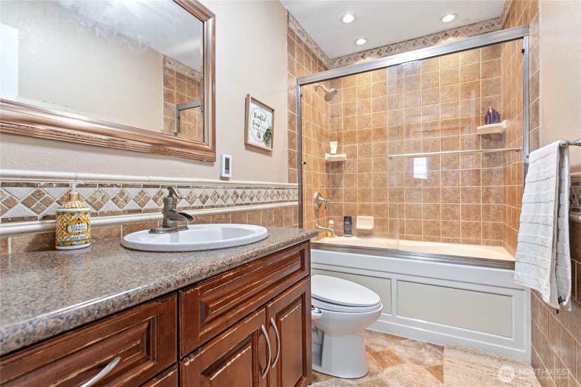 Property photo for 827 Birch Bay Lynden Road, Lynden photo 15