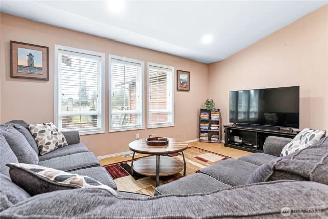 Property photo for 827 Birch Bay Lynden Road, Lynden photo 3