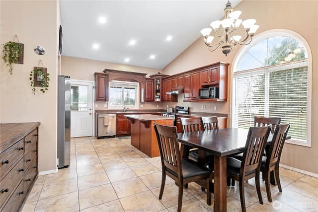 Property photo for 827 Birch Bay Lynden Road, Lynden photo 5