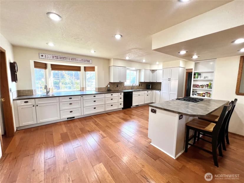 Property photo for 4131 Manastash Road, Ellensburg photo 6