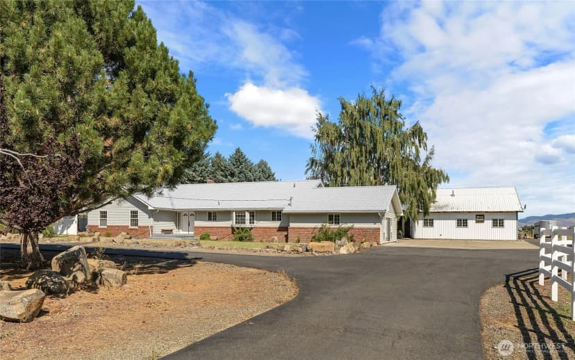 Property photo for 4131 Manastash Road, Ellensburg photo 2