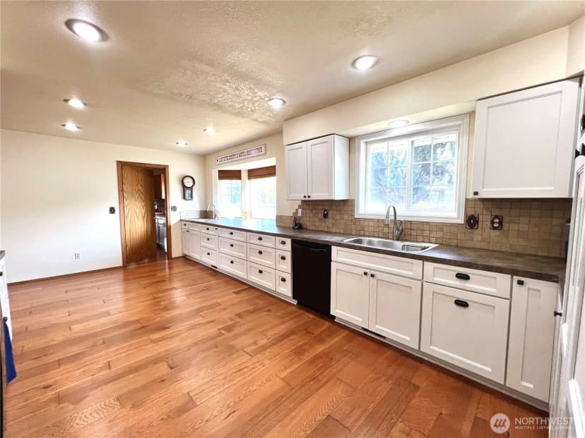 Property photo for 4131 Manastash Road, Ellensburg photo 3