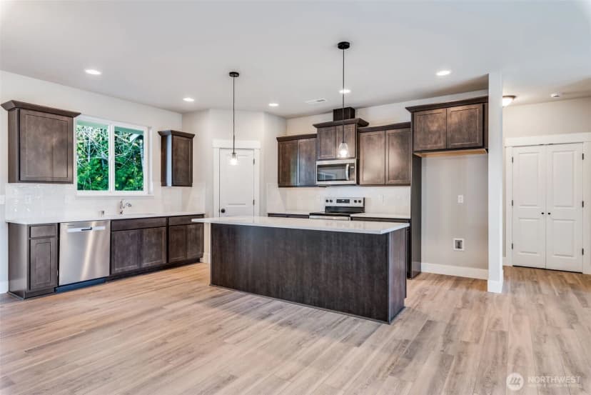 Property photo for 716 Tipsoo Loop S, Rainier photo 10