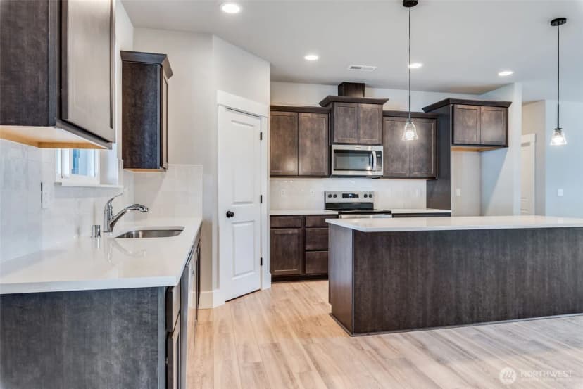 Property photo for 716 Tipsoo Loop S, Rainier photo 11