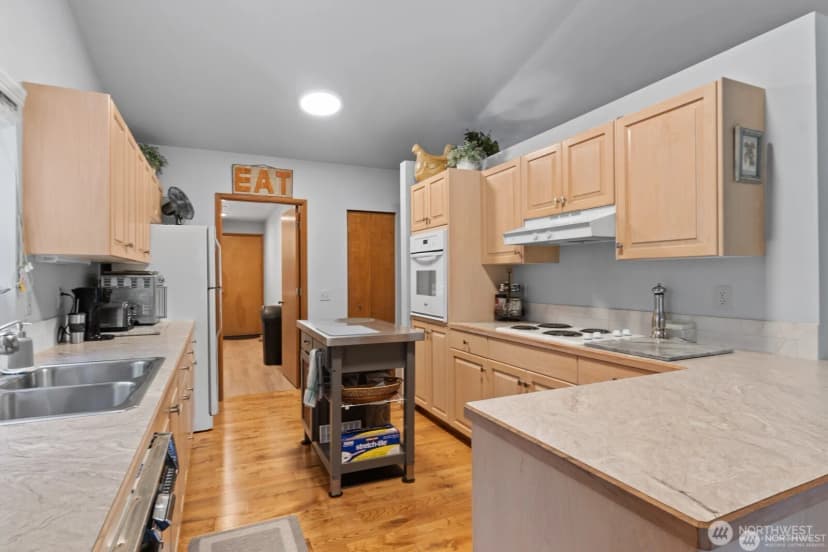 Property photo for 360 E Penzance Road W, Shelton photo 12