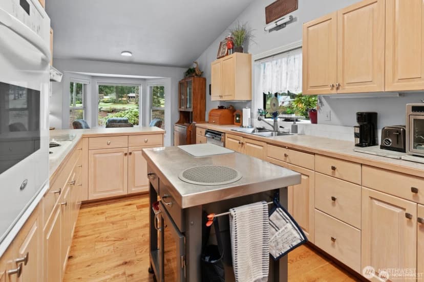Property photo for 360 E Penzance Road W, Shelton photo 13