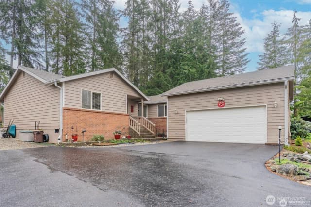 Property photo for 360 E Penzance Road W, Shelton photo 2