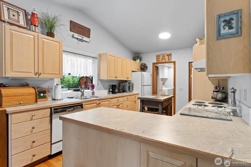 Property photo for 360 E Penzance Road W, Shelton photo 11