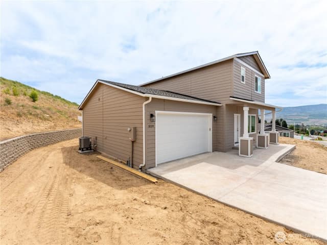 Property photo for 859 N Lyle Avenue, East Wenatchee photo 2