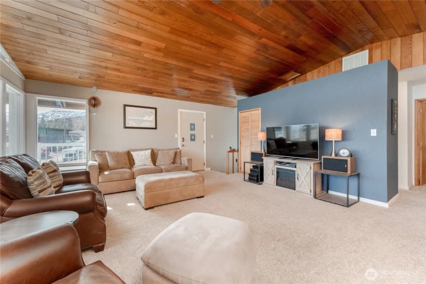 Property photo for 1955 S Lakeshore Rd, Chelan photo 10