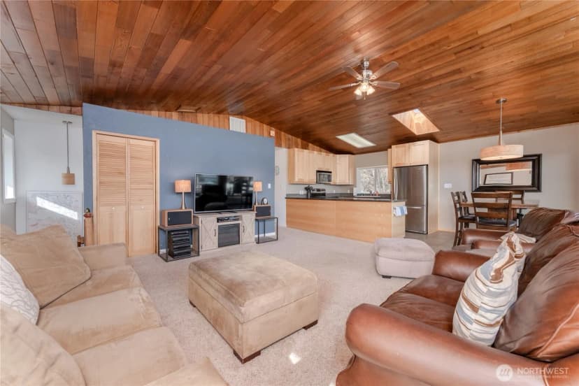 Property photo for 1955 S Lakeshore Rd, Chelan photo 9