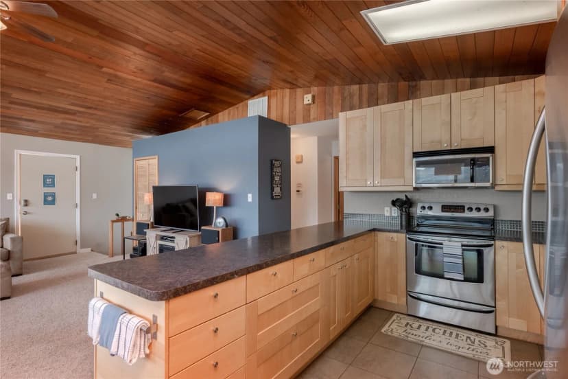 Property photo for 1955 S Lakeshore Rd, Chelan photo 13