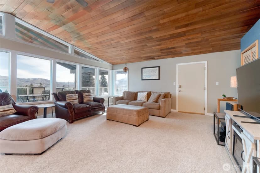 Property photo for 1955 S Lakeshore Rd, Chelan photo 8