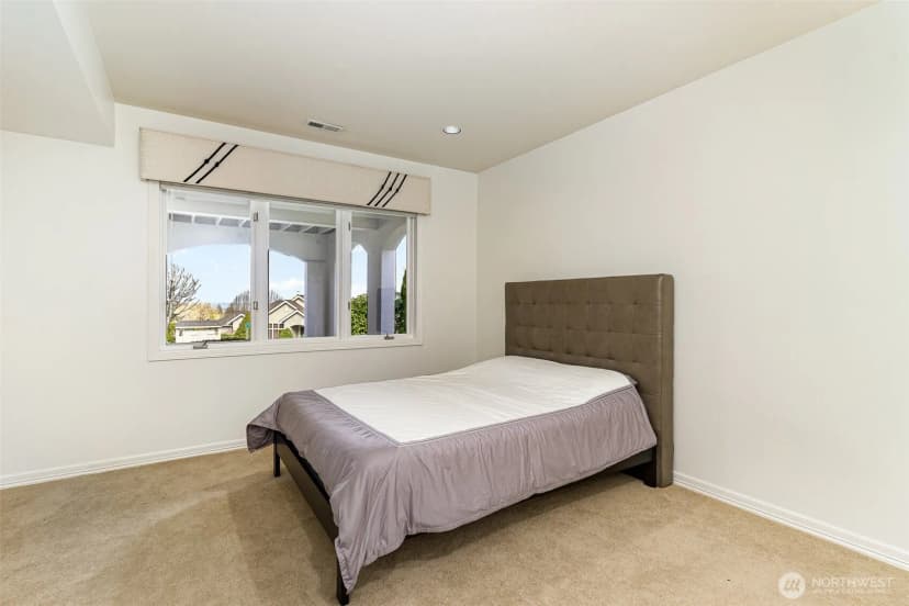 Property photo for 5692 176th Place Se, Bellevue photo 25