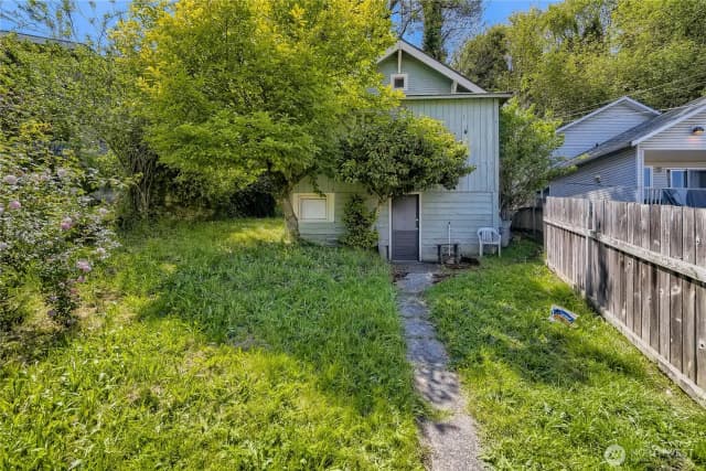 Property photo for 1321 16th Avenue S, Seattle photo 2