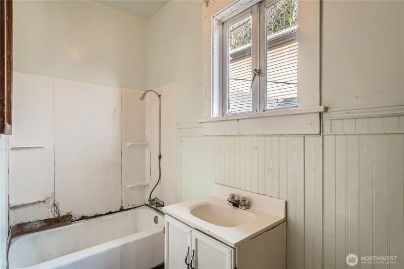 Property photo for 1321 16th Avenue S, Seattle photo 15