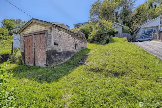 Property photo for 1321 16th Avenue S, Seattle photo 5