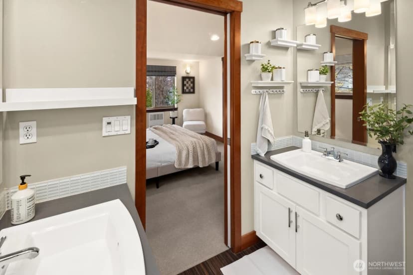 Property photo for 3900 Whitman Avenue N, Seattle photo 15