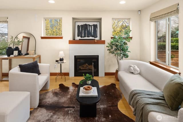 Property photo for 3900 Whitman Avenue N, Seattle photo 2