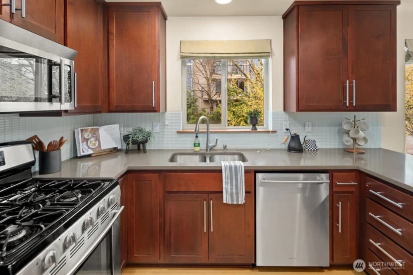 Property photo for 3900 Whitman Avenue N, Seattle photo 8