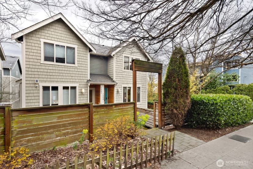 Property photo for 3900 Whitman Avenue N, Seattle photo 18