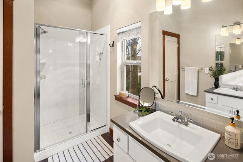 Property photo for 3900 Whitman Avenue N, Seattle photo 14
