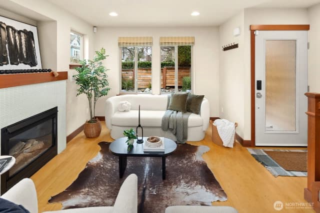Property photo for 3900 Whitman Avenue N, Seattle photo 4