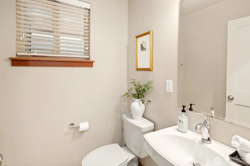 Property photo for 3900 Whitman Avenue N, Seattle photo 19
