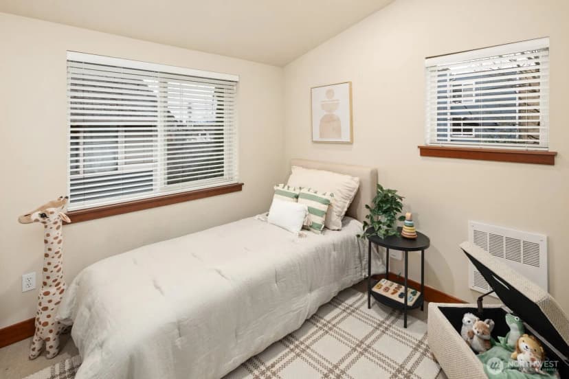 Property photo for 3900 Whitman Avenue N, Seattle photo 17
