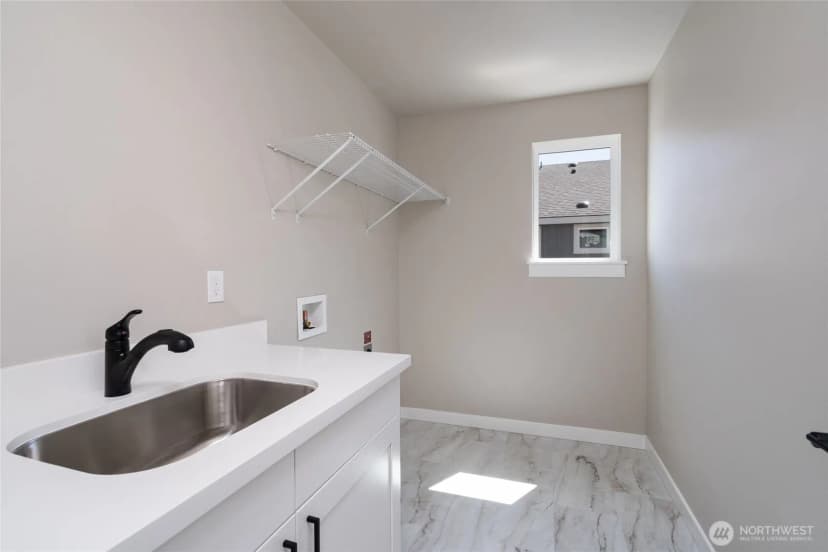 Property photo for 2406 Sw Ridgeway Drive, Oak Harbor photo 9